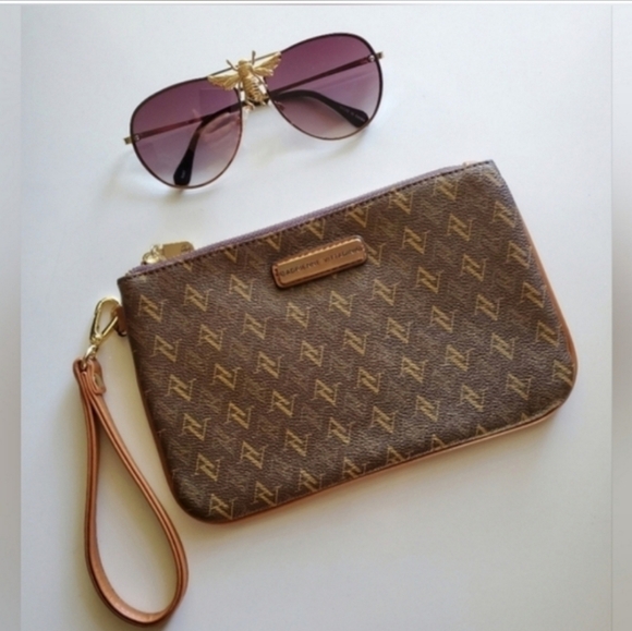 Adrienne Vittadini - Clutch/Wristlet: The Signature Collection - Picture 6 of 6
